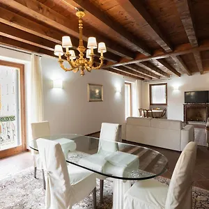  Appartamento Domus - Centralissima E Antica Residenza Cappello
